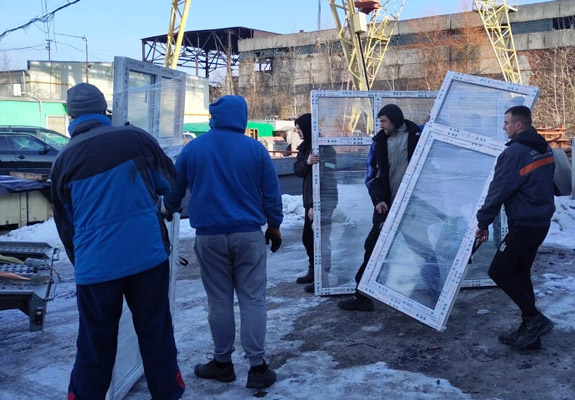 Neue Fenster für die Notunterkunft in der Ukraine – Wir packen's an