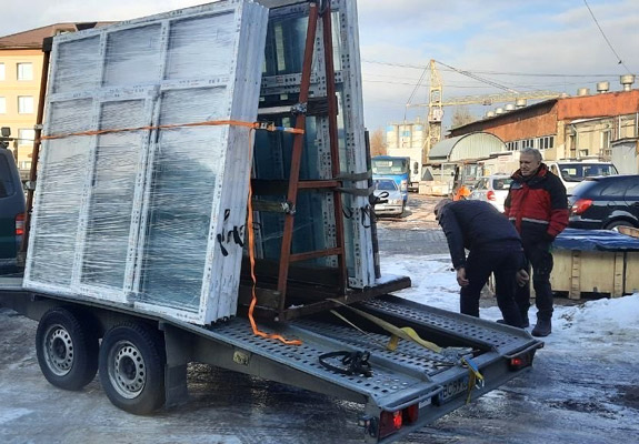 Neue Fenster für die Notunterkunft in der Ukraine – Wir packen's an