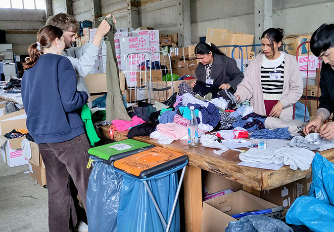 Spenden sortieren und packen in Biesenthal, Wir packen's an e.v. – Nothilfe für Geflüchtete