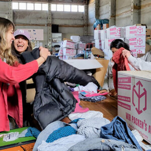 Spenden sortieren und packen in Biesenthal, Wir packen's an e.v. – Nothilfe für Geflüchtete