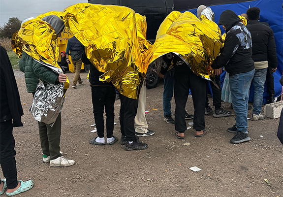 Wir packen's an – Winterhilfe am Ärmelkanal für Geflüchtete