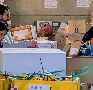 Spenden sortieren und packen in Biesenthal, Wir packen's an e.V.